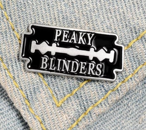 Przypinka emaliowana metalowa PIN Peaky Blinders czarna żyletka