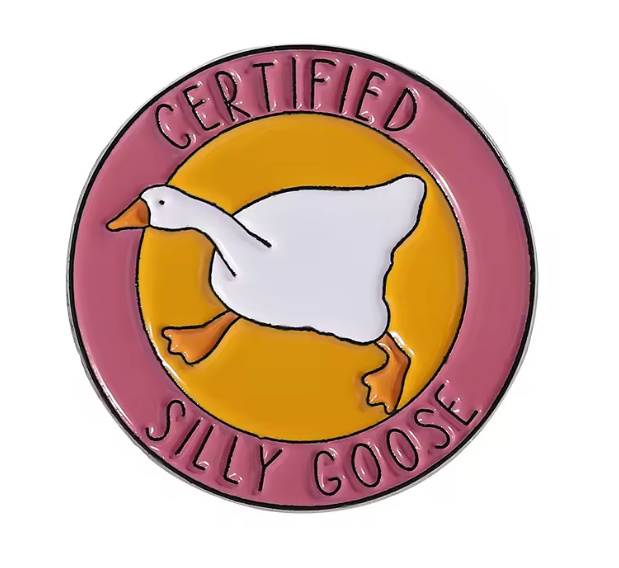Przypinka emaliowana metalowa PIN Gęś Gąska Certified Silly Goose