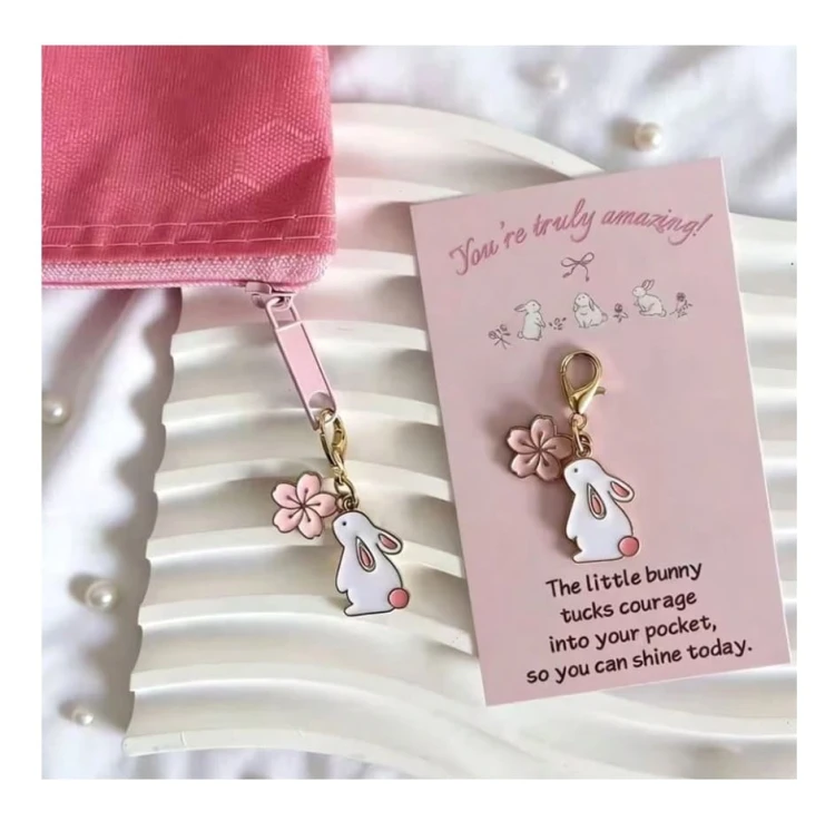 Brelok Emaliowany Zawieszka Królik i Kwiaty Wiśni Sakura
