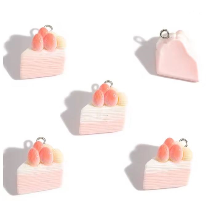 Zawieszka żywiczna do breloka Truskawkowy torcik Kawaii 2 sztuki