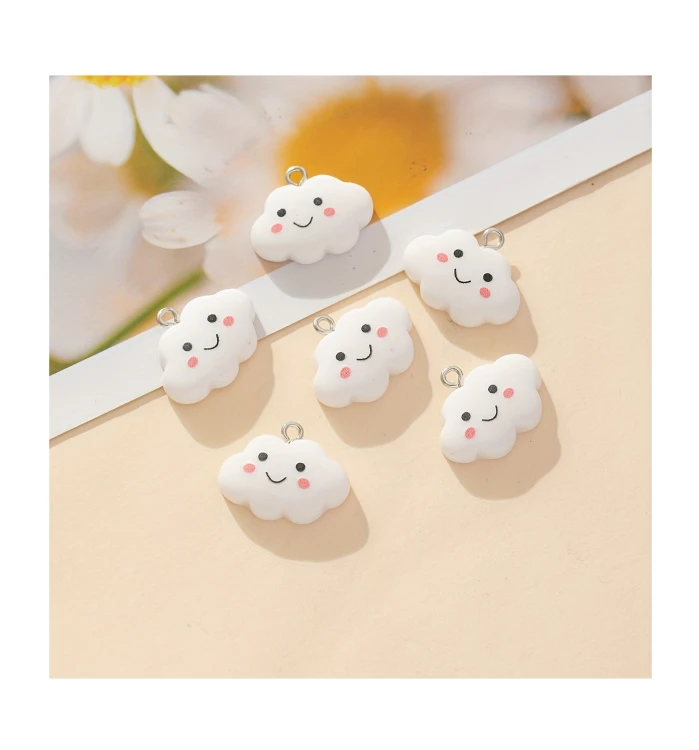 Zawieszka żywiczna do breloka Uśmiechnięte chmurki Kawaii 5 sztuk