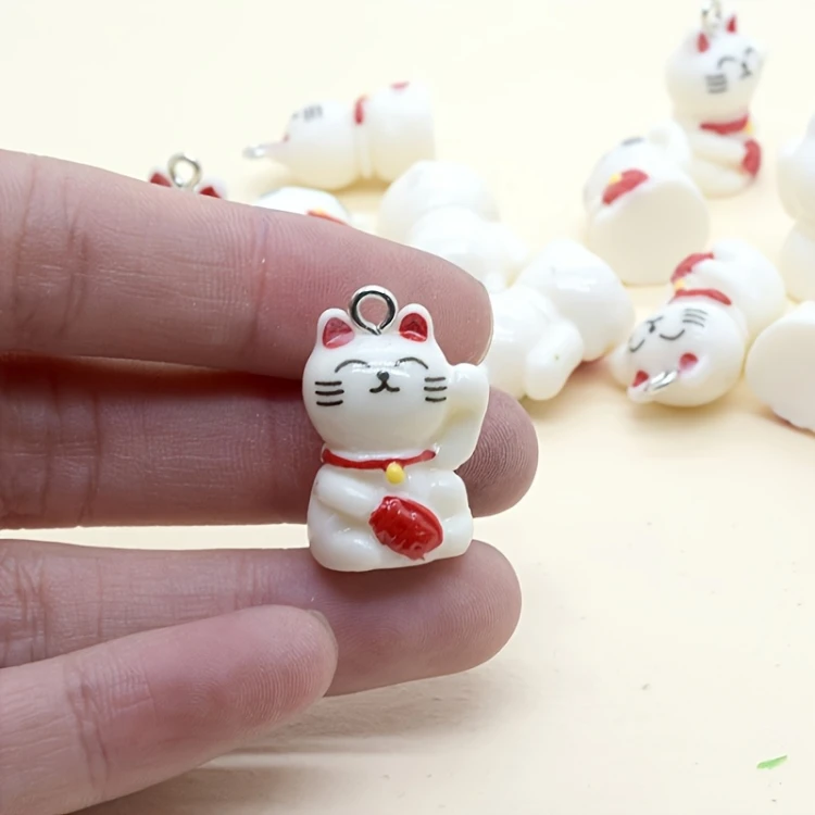 Zawieszka żywiczna do breloka Kot szczęścia Maneki-Neko Biały 2 sztuki