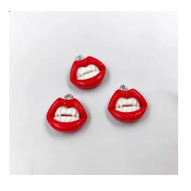Zawieszka żywiczna Charms Wampirze usta Kawaii 2 sztuki