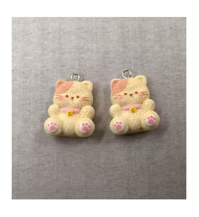 Zawieszka żywiczna Charms Kotek z dzwoneczkiem Kawaii 2 sztuki