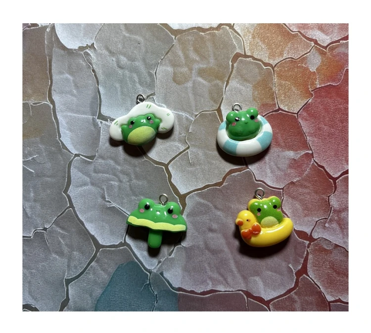 Zawieszka żywiczna Charms Urocze żabki Kawaii 4 sztuki Zestaw 2