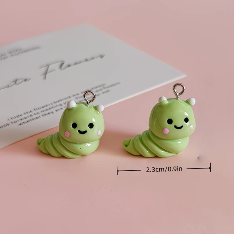 Zawieszka żywiczna Charms Uśmiechnięte gąsiennice Robaczki Kawaii 2 sztuki