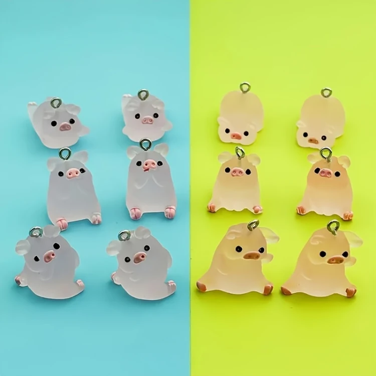 Zawieszka żywiczna Charms Świnki świecące w ciemności MIX wzorów 5 sztuk