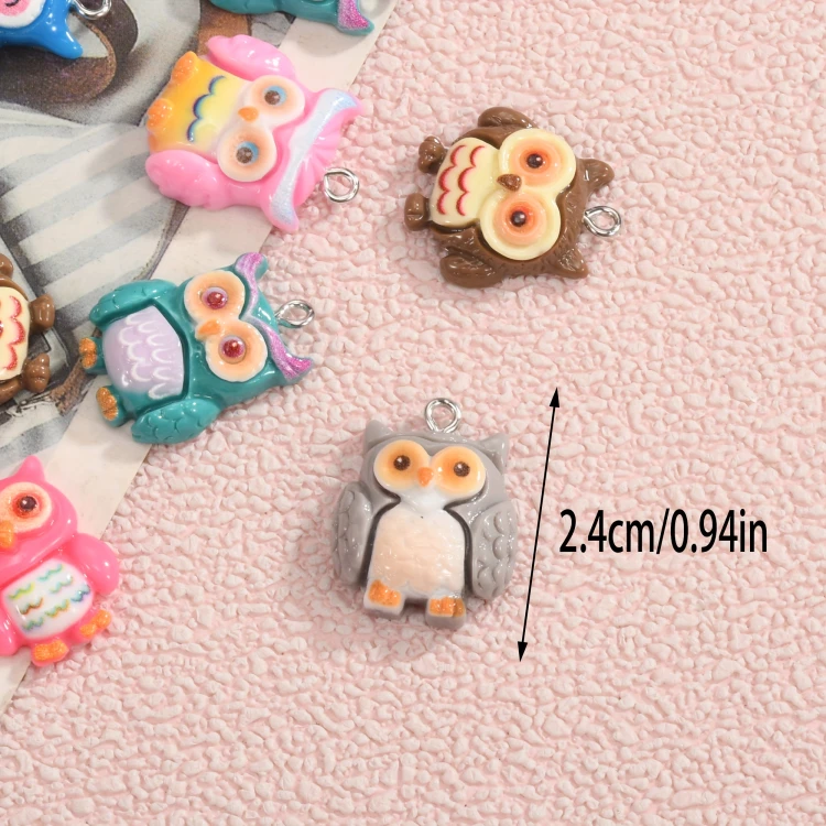 Zawieszka żywiczna Charms Sowy mądre głowy MIX wzorów 4 sztuki