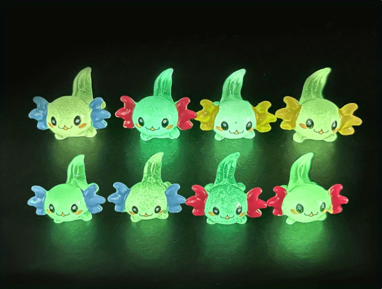 Zawieszka żywiczna Charms Aksolotle Kawaii świecące MIX kolorów 4 sztuki