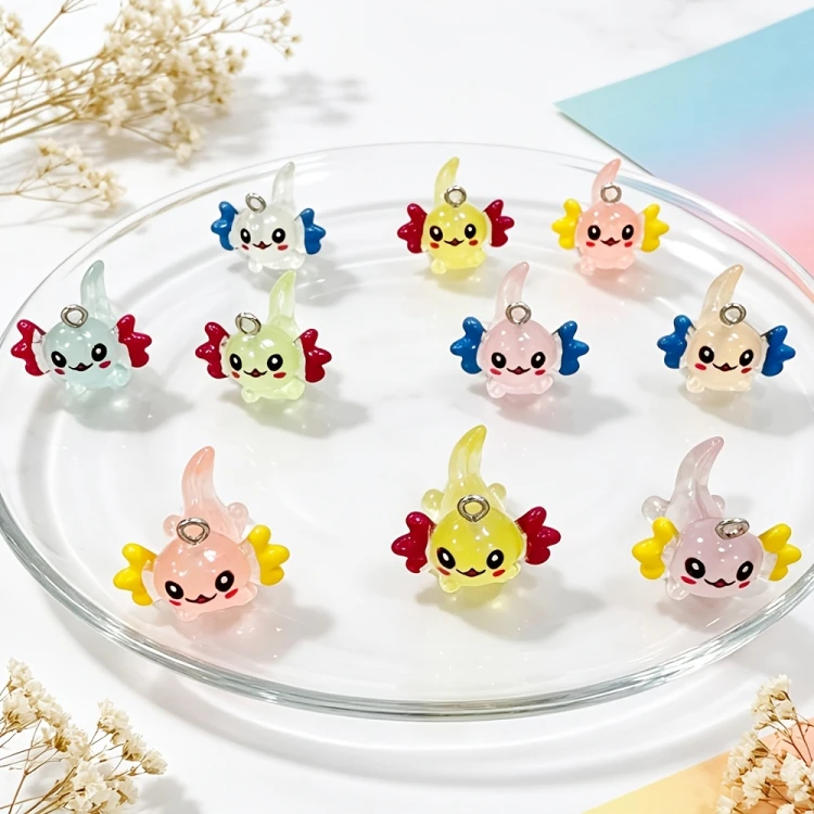 Zawieszka żywiczna Charms Aksolotle Kawaii świecące MIX kolorów 4 sztuki