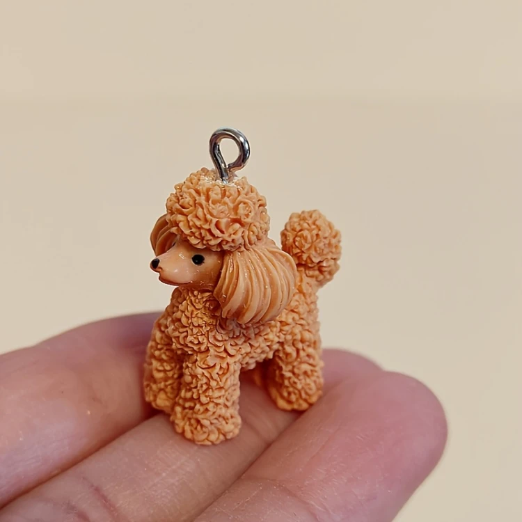 Zawieszka żywiczna Charms Eleganckie Pudle Psy Pieski 2 sztuki