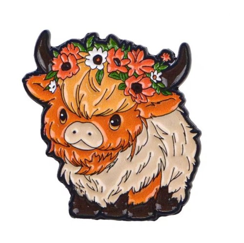 Przypinka emaliowana metalowa PIN Szkocka krówka Highland z wiankiem Cute