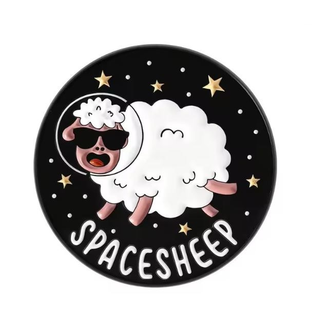 Przypinka emaliowana metalowa PIN Kosmo-Owca „SPACESHEEP”