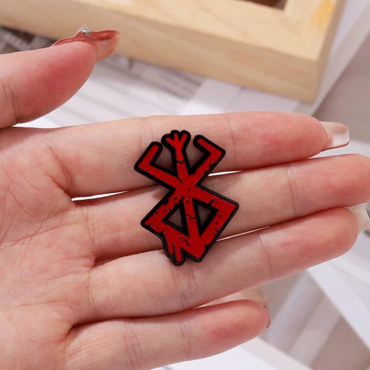 Przypinka emaliowana metalowa PIN Znak Poświęcenia Berserk ver. 2