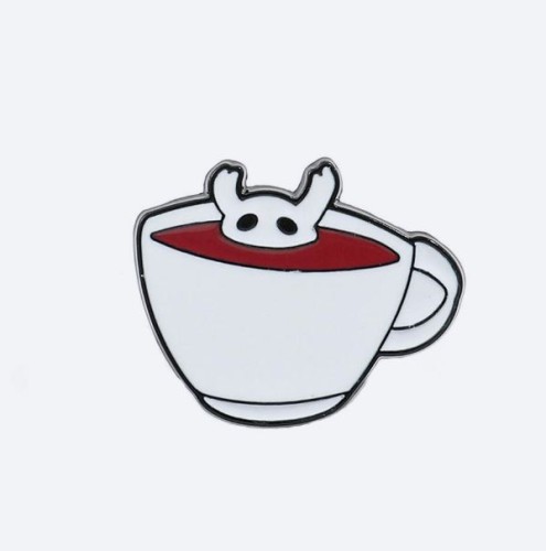 Przypinka emaliowana metalowa PIN Hollow Knight Vessel w kubku