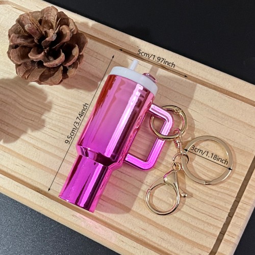 Brelok breloczek plastikowy Mini kubek w stylu Stanley Cup różowy