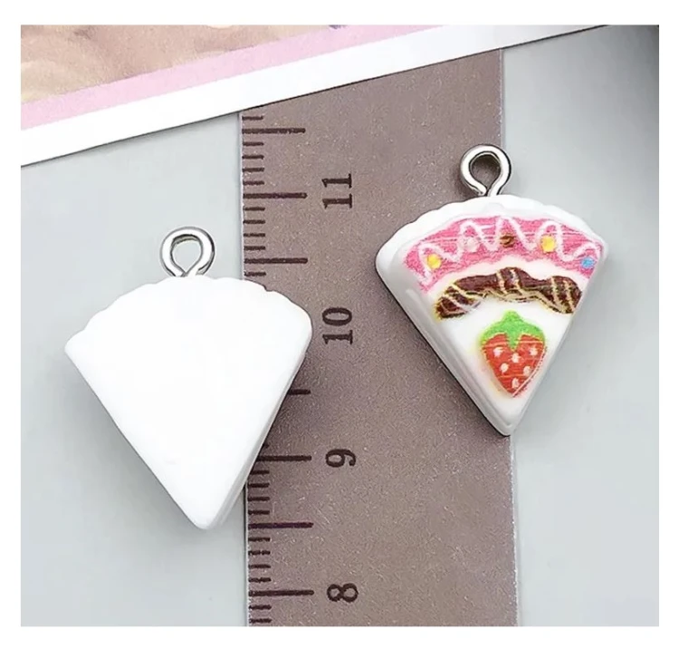 Zawieszki żywiczne Charms Ciasto truskawkowe Kawaii 2 sztuki