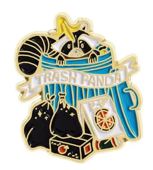 Przypinka emaliowana metalowa PIN Trash Panda II
